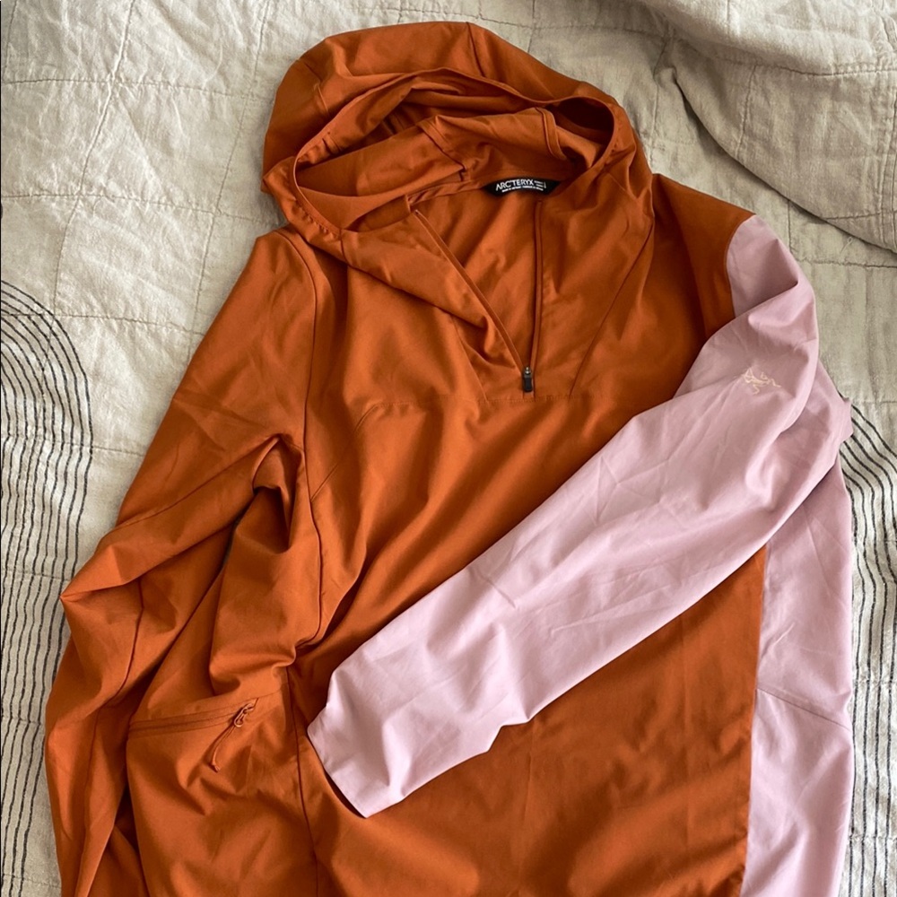 Arc’teryx NWOT Orange and Pink pullover